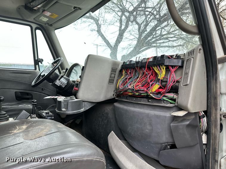 image for item LR9643 2008 International 7400  dump truck