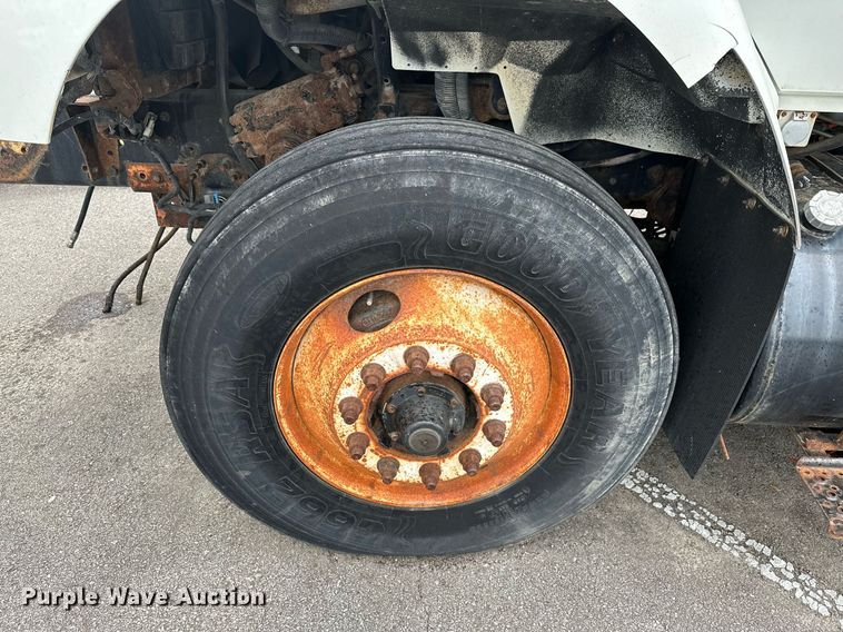 image for item LR9643 2008 International 7400  dump truck