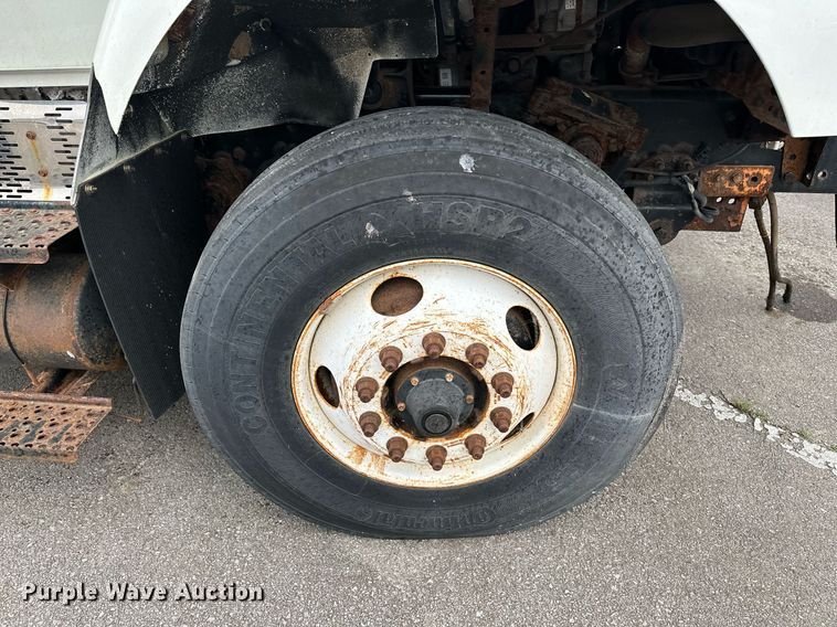 image for item LR9643 2008 International 7400  dump truck