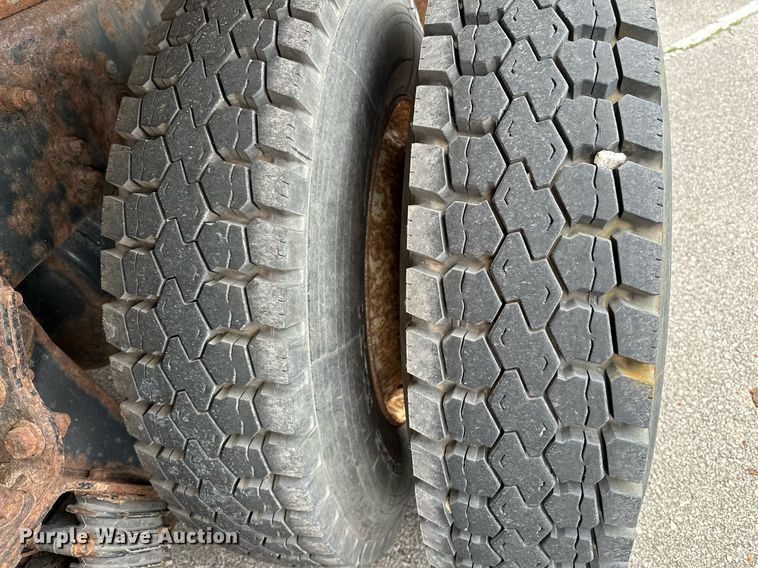 image for item LR9643 2008 International 7400  dump truck