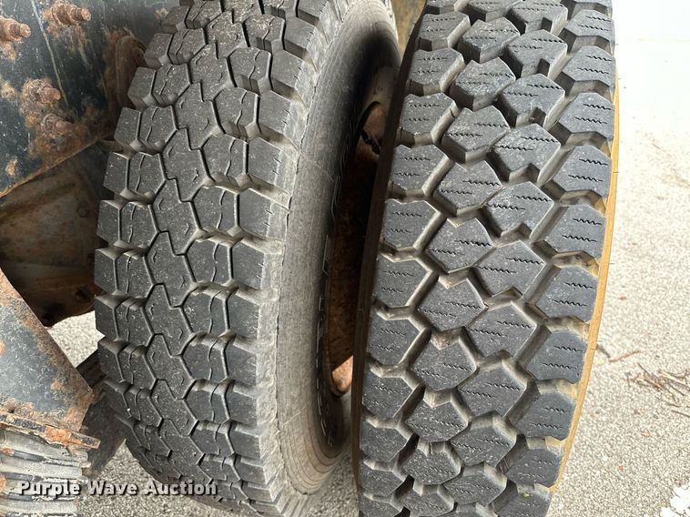 image for item LR9643 2008 International 7400  dump truck