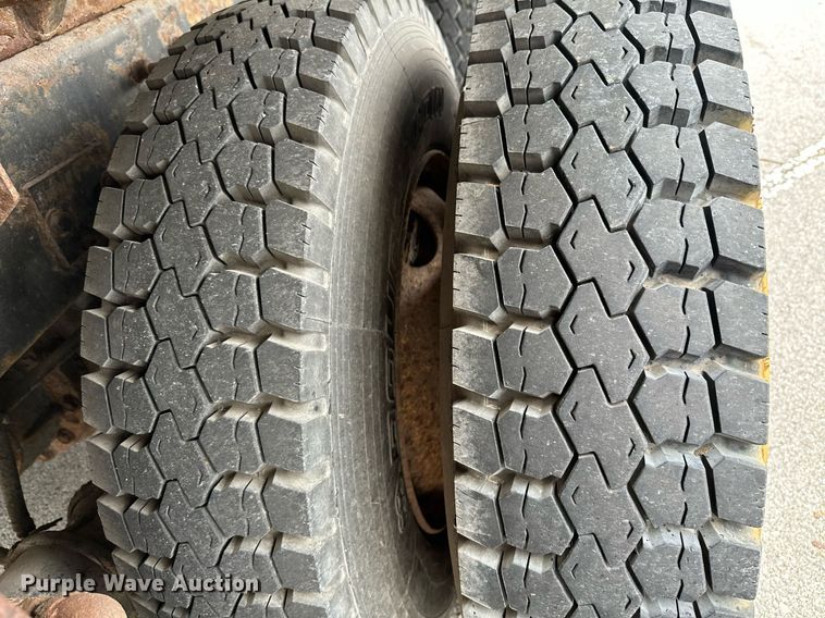 image for item LR9643 2008 International 7400  dump truck