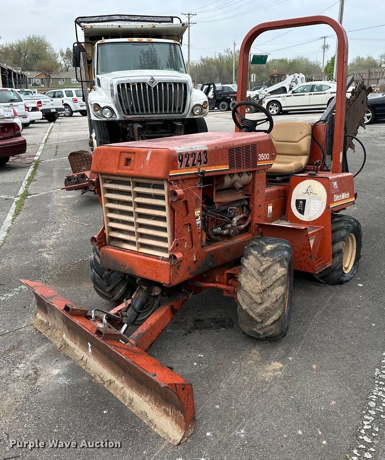 image for item LR9644 1992 Ditch Witch 3500  trencher
