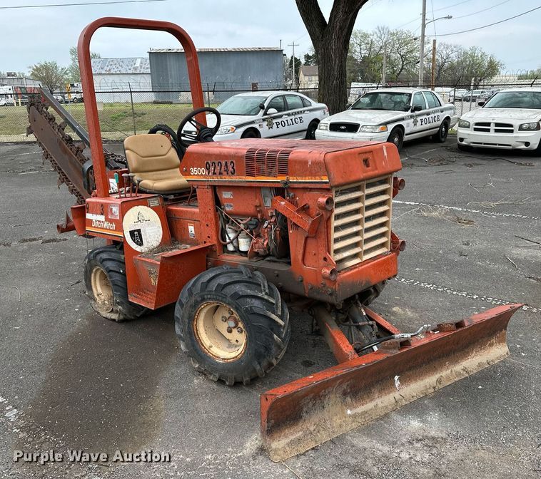 image for item LR9644 1992 Ditch Witch 3500  trencher