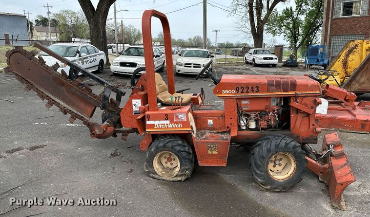 image for item LR9644 1992 Ditch Witch 3500  trencher