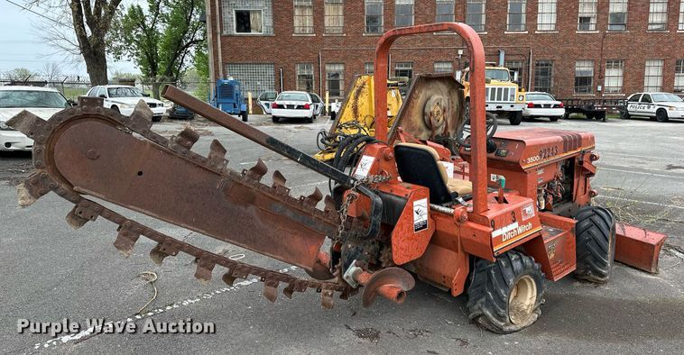 image for item LR9644 1992 Ditch Witch 3500  trencher