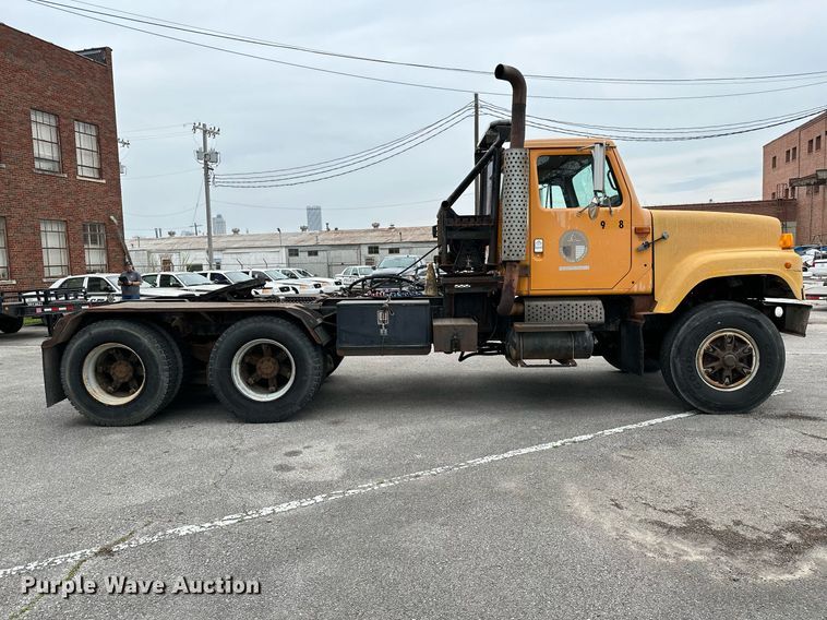 image for item LR9646 1993 International 257  winch truck