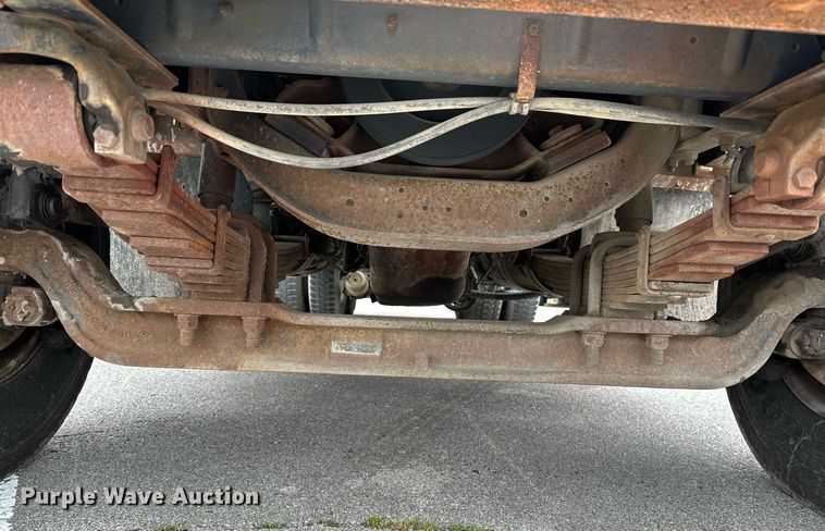 image for item LR9646 1993 International 257  winch truck