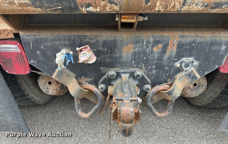 image for item LR9646 1993 International 257  winch truck