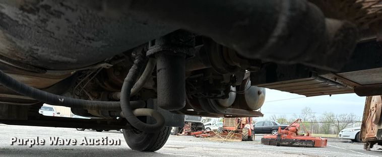 image for item LR9646 1993 International 257  winch truck