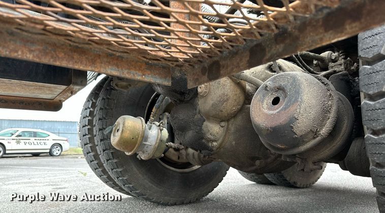 image for item LR9646 1993 International 257  winch truck