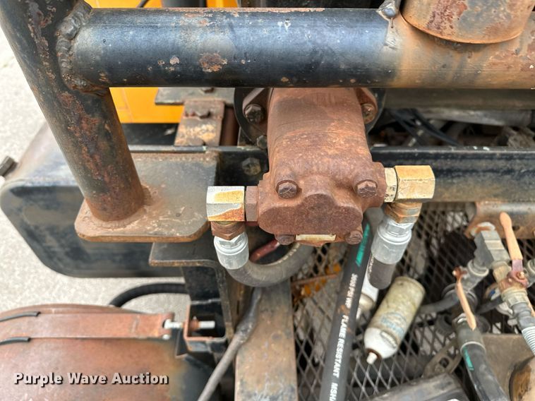 image for item LR9646 1993 International 257  winch truck