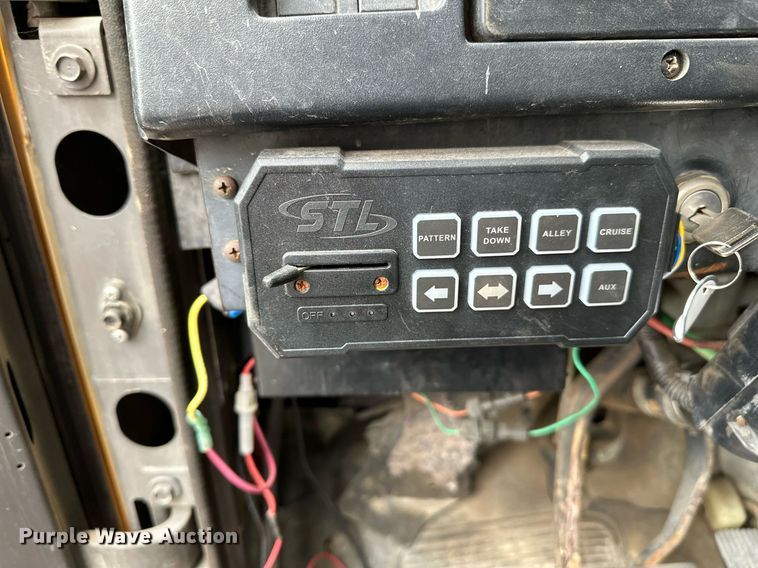 image for item LR9646 1993 International 257  winch truck