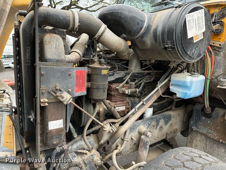 image for item LR9646 1993 International 257  winch truck