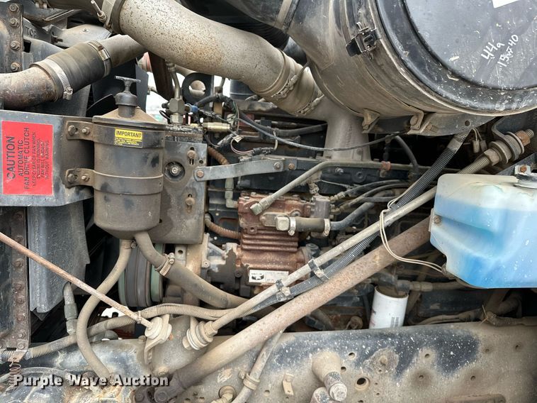 image for item LR9646 1993 International 257  winch truck