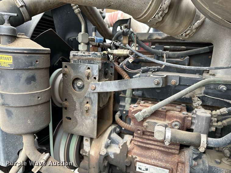 image for item LR9646 1993 International 257  winch truck