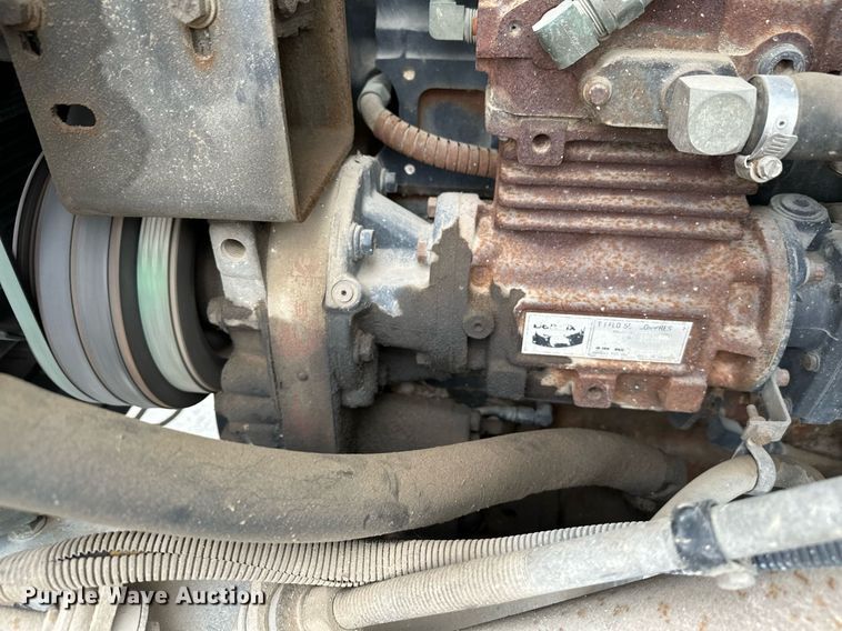 image for item LR9646 1993 International 257  winch truck