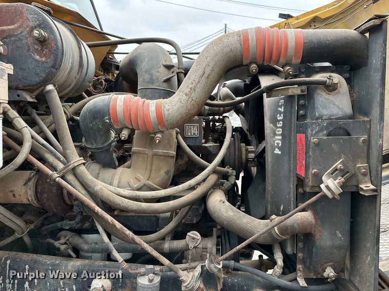 image for item LR9646 1993 International 257  winch truck