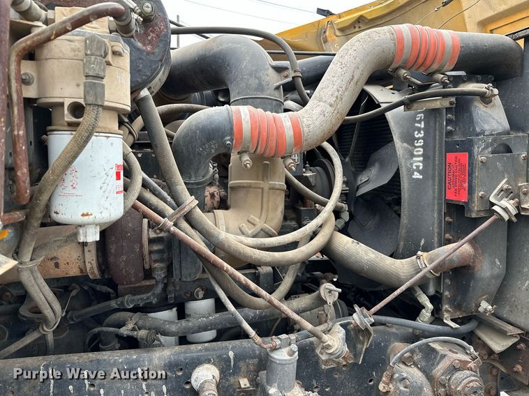 image for item LR9646 1993 International 257  winch truck