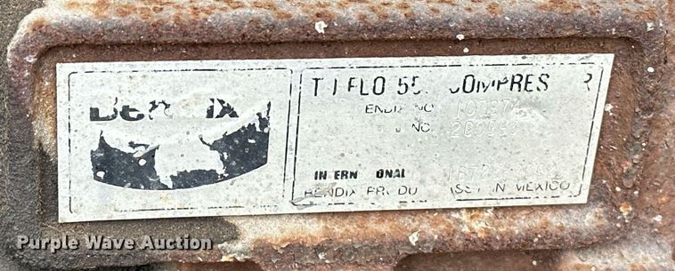 image for item LR9646 1993 International 257  winch truck