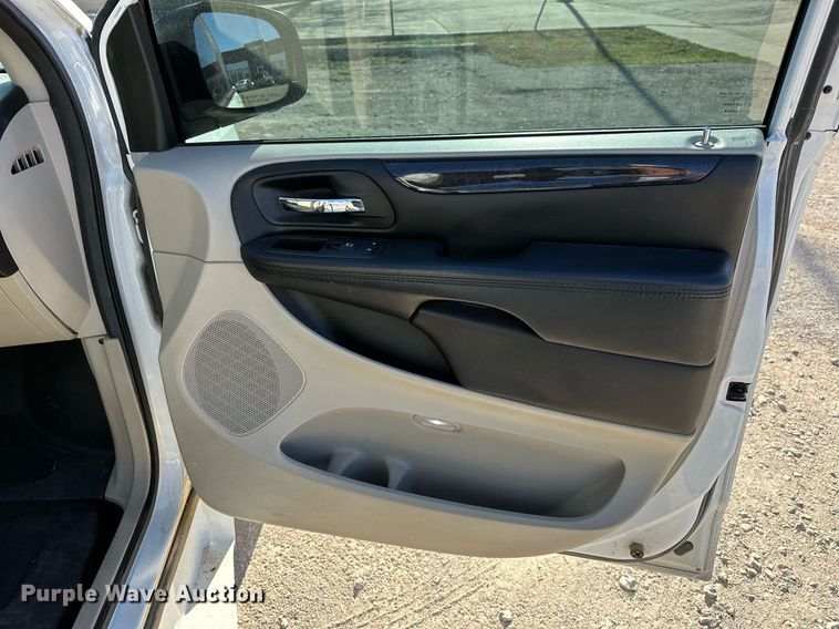 image for item LR9647 2017 Dodge Grand Caravan  handicap accessible van