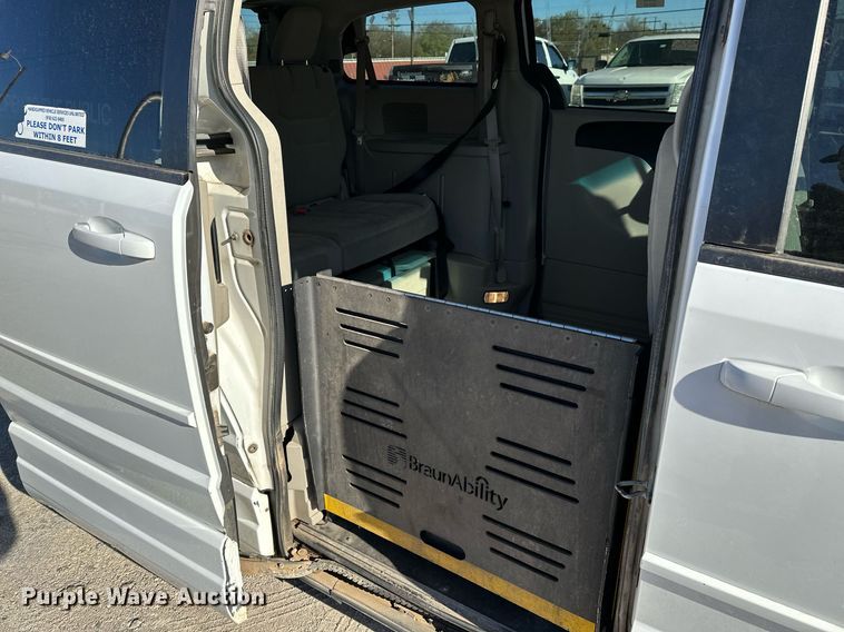 image for item LR9647 2017 Dodge Grand Caravan  handicap accessible van