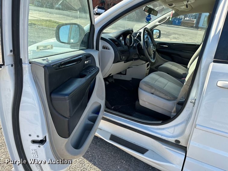 image for item LR9648 2013 Dodge Grand Caravan  handicap accessible van