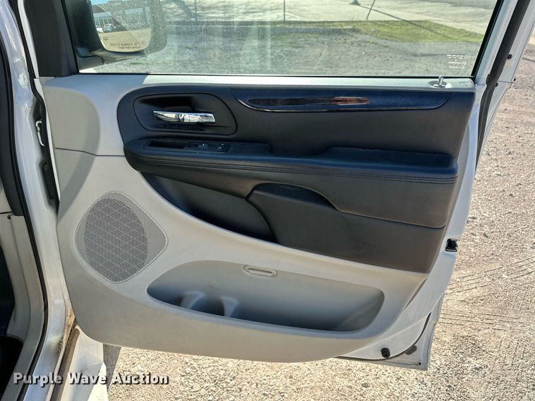 image for item LR9648 2013 Dodge Grand Caravan  handicap accessible van