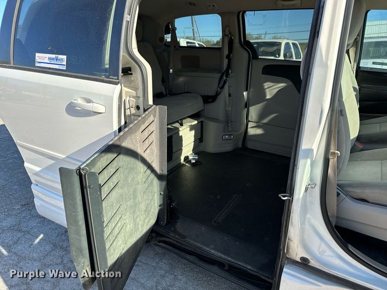 image for item LR9648 2013 Dodge Grand Caravan  handicap accessible van