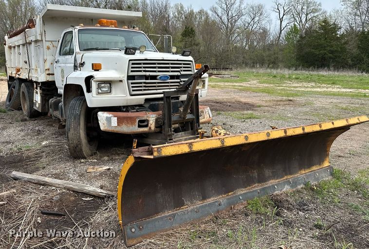 image for item LR9653 1993 Ford FT900  dump truck