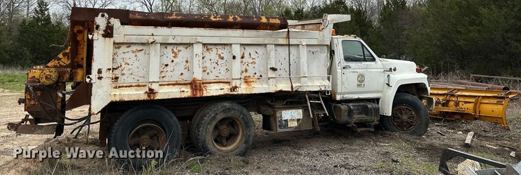 image for item LR9653 1993 Ford FT900  dump truck