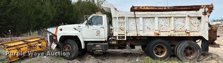 image for item LR9653 1993 Ford FT900  dump truck