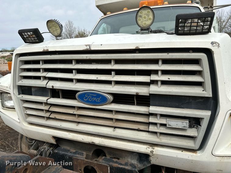 image for item LR9653 1993 Ford FT900  dump truck
