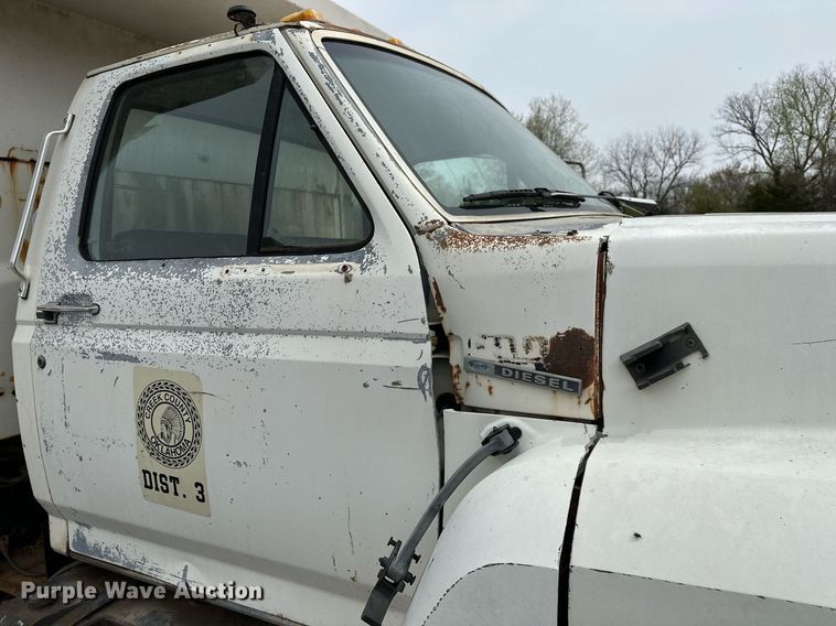 image for item LR9653 1993 Ford FT900  dump truck