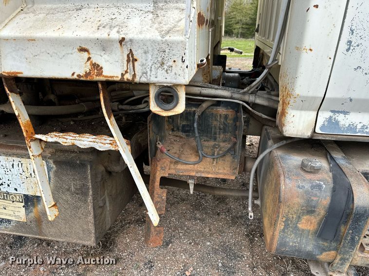 image for item LR9653 1993 Ford FT900  dump truck