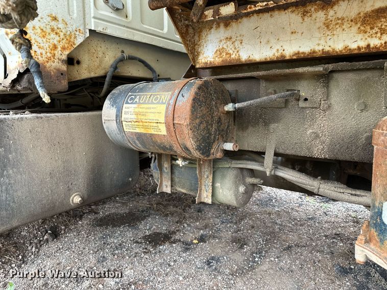 image for item LR9653 1993 Ford FT900  dump truck