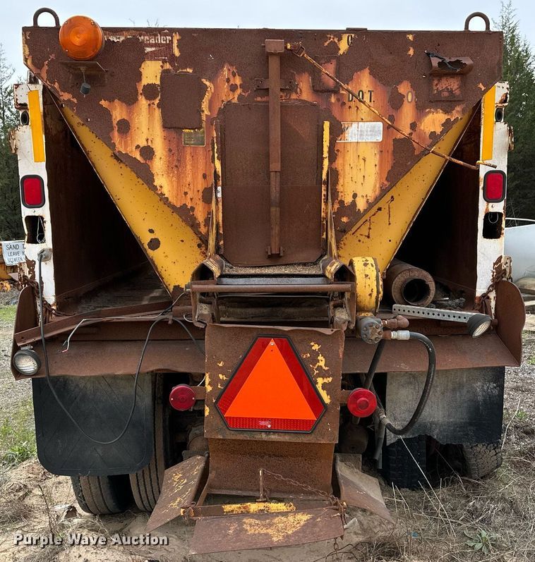 image for item LR9653 1993 Ford FT900  dump truck