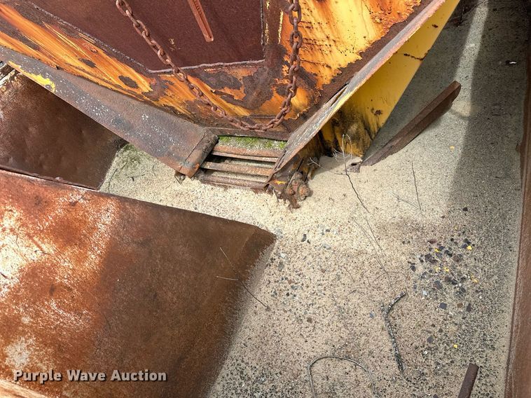 image for item LR9653 1993 Ford FT900  dump truck