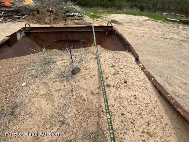 image for item LR9653 1993 Ford FT900  dump truck