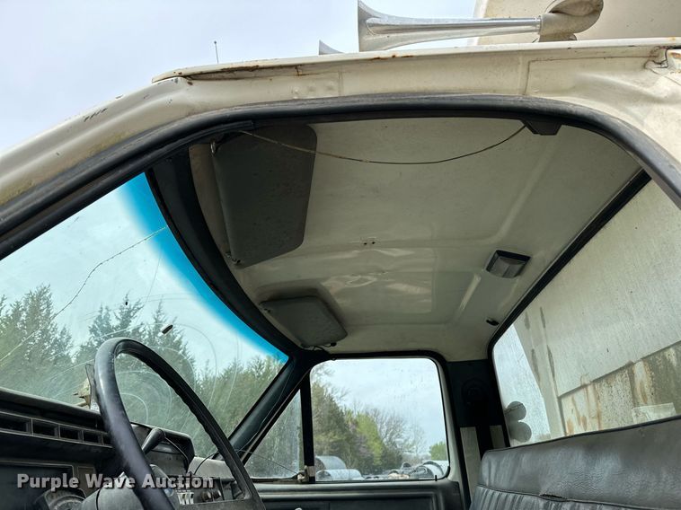 image for item LR9653 1993 Ford FT900  dump truck