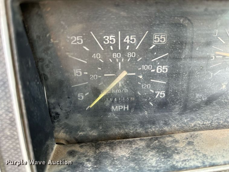 image for item LR9653 1993 Ford FT900  dump truck