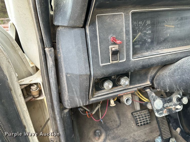 image for item LR9653 1993 Ford FT900  dump truck
