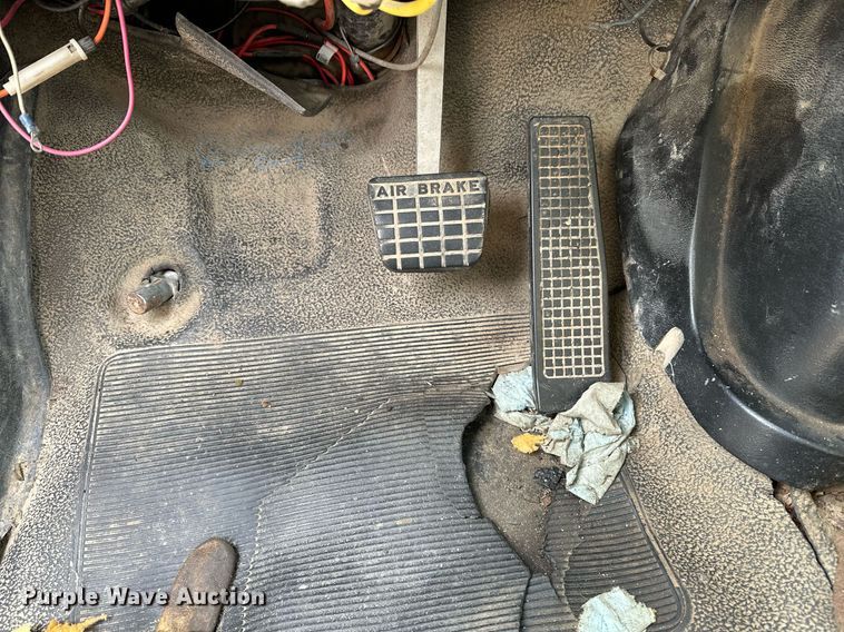 image for item LR9653 1993 Ford FT900  dump truck