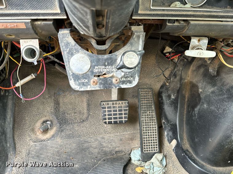 image for item LR9653 1993 Ford FT900  dump truck