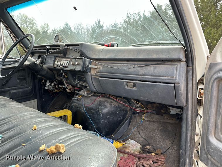 image for item LR9653 1993 Ford FT900  dump truck