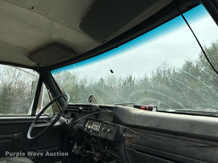 image for item LR9653 1993 Ford FT900  dump truck