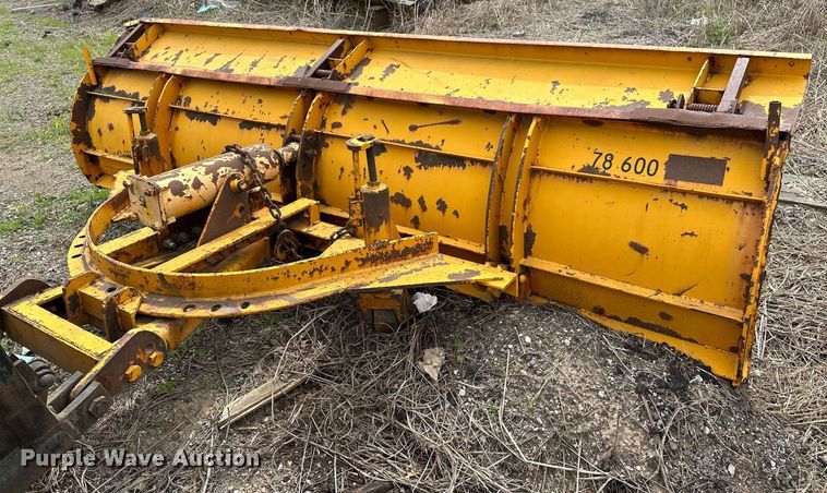 image for item LR9653 1993 Ford FT900  dump truck