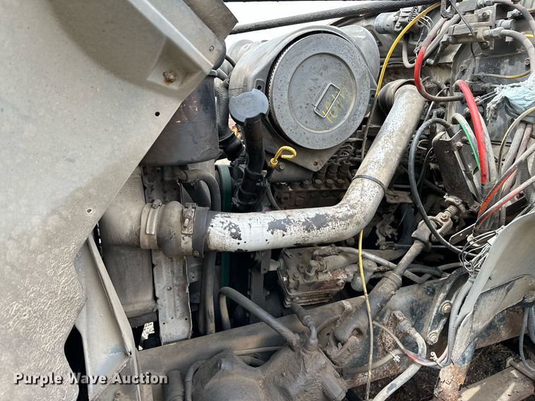 image for item LR9653 1993 Ford FT900  dump truck