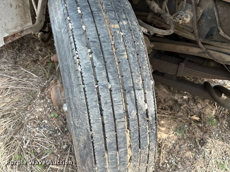 image for item LR9653 1993 Ford FT900  dump truck