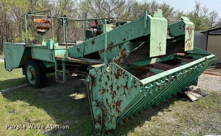 image for item LR9657 Koehring K  chip spreader